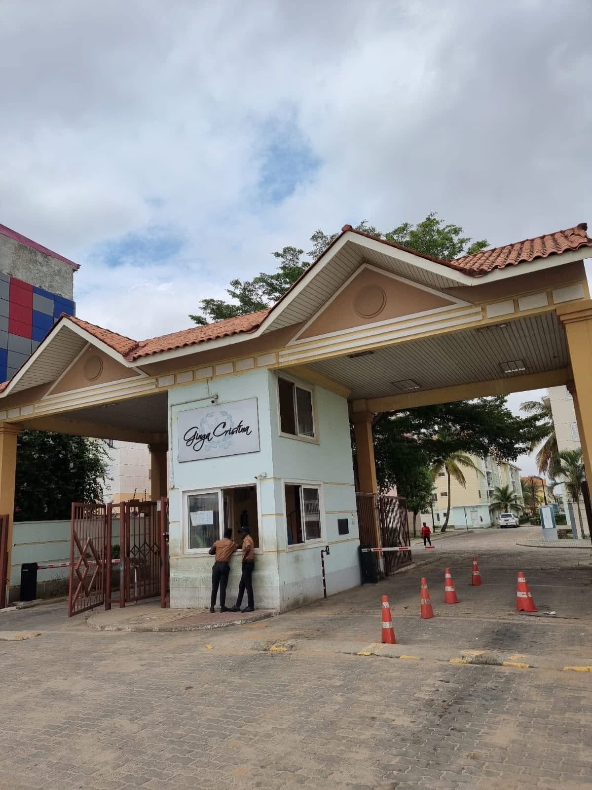 *VENDE-SE ESTÁ CASA NO CONDOMÍNIO GINGA CRISTINA* *T2* 2 QUARTOS 1-SALA em Luanda viana - T3