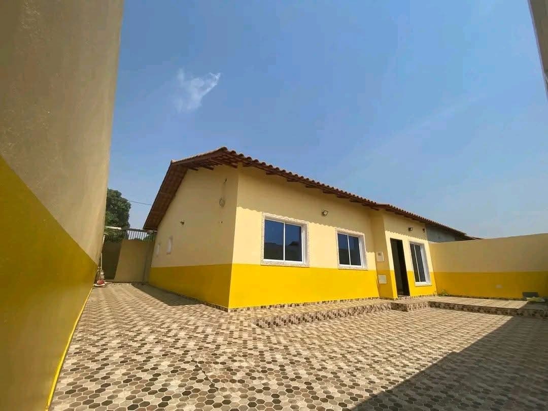 VIVENDA T3 À VENDA – PRONTA A MORAR NO CONDOMÍNIO KIKUXE VILLAGE em Luanda Viana - T3