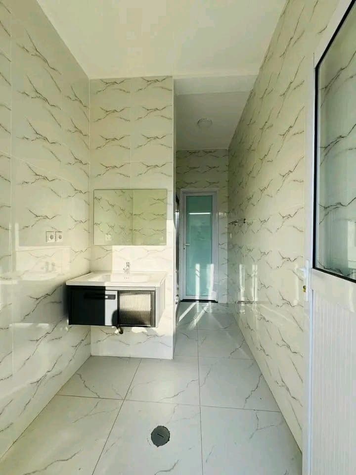 VENDER: VIVENDA V5 DUPLEX NO CONDOMÍNIO BOA VIDA em Luanda - T5
