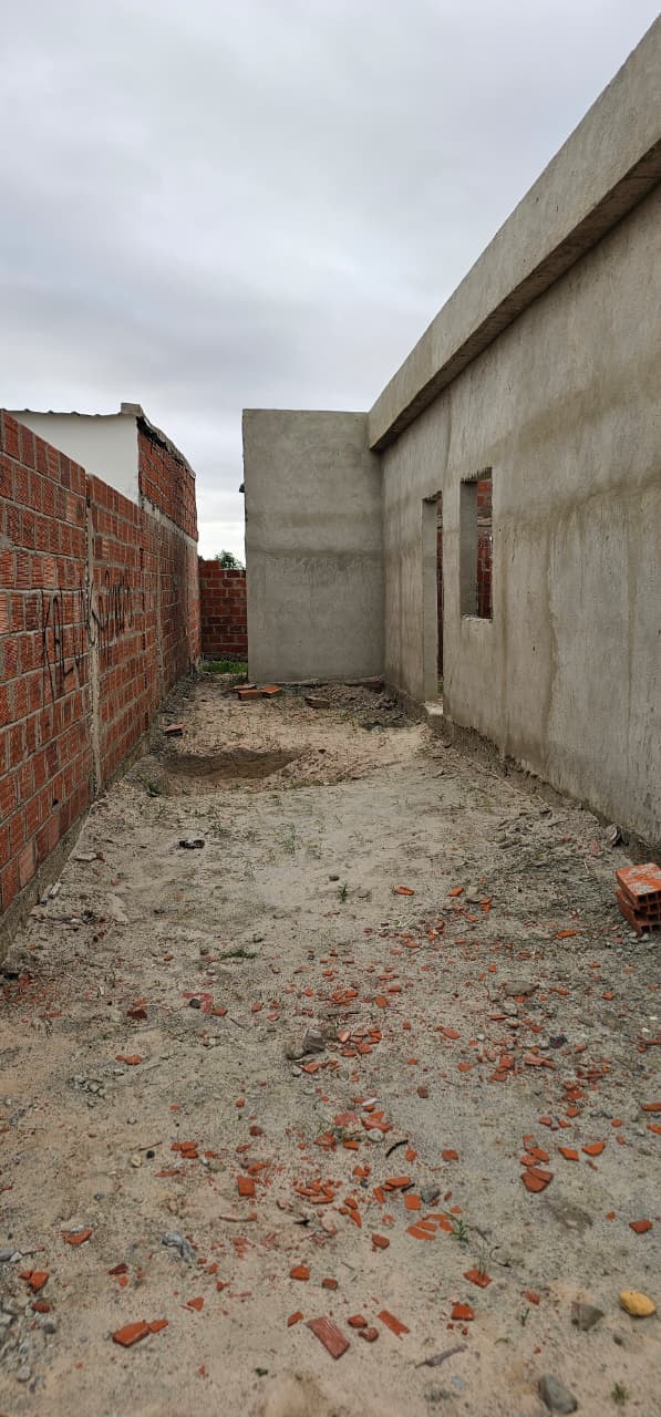 Vende-se Esta Casa|Rés de Chão |V3-CONDOMÍNIO Liri da paz Engevia. em Luanda - T3