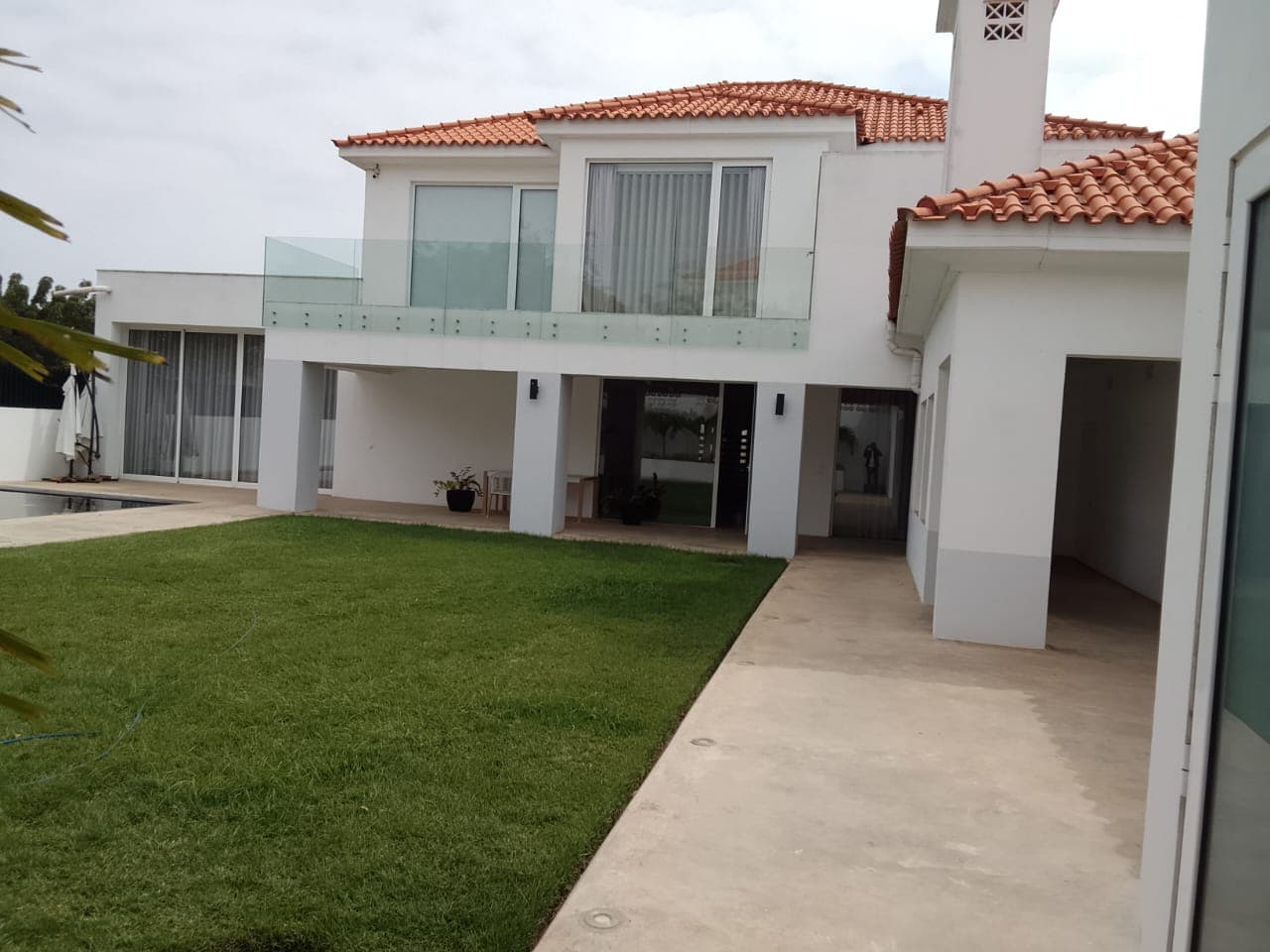 Arrenda-se Vivenda Mobilada T3| Talatona no condomínio Cajueiro em Luanda - T3